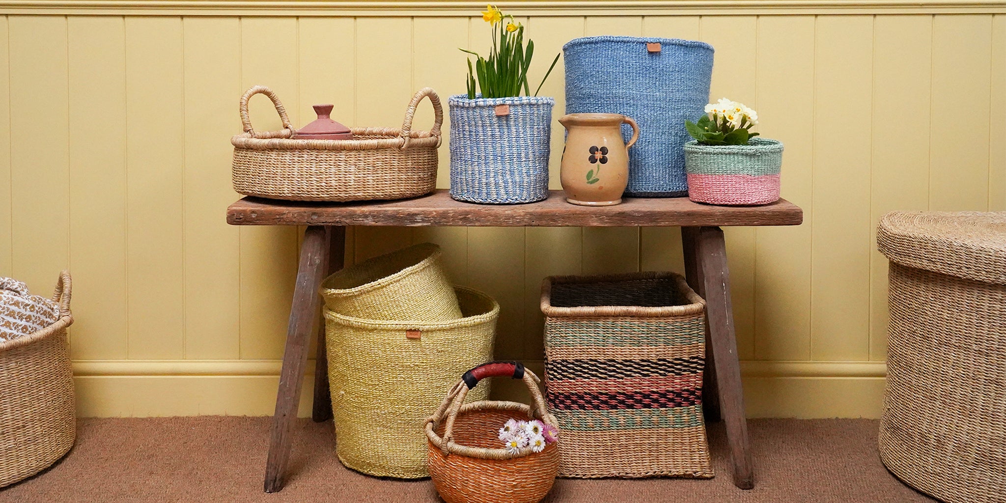 Panier de rangement pour plantes africaines, jardinière en sisal tressé Kiondo, 23 cm de large, bleu naturel - Co Panier de rangement pour plantes africaines, jardinière en sisal tressé Kiondo, 23 cm de large, bleu naturel - Co